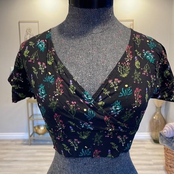 24Colours Floral Tie Back Crop Top Size Small - Picture 3 of 5